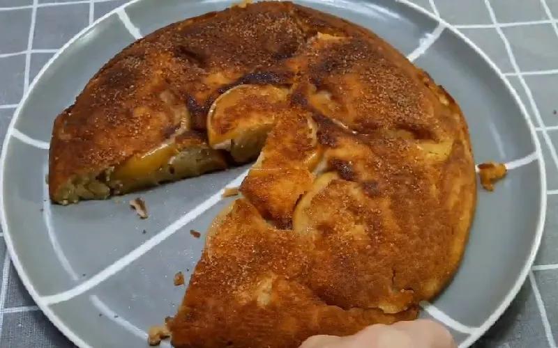 Khám phá cách làm bánh táo nướng chảo cực kỳ hấp dẫn với chỉ một quả trứng, theo công thức nổi tiếng trên Youtube
