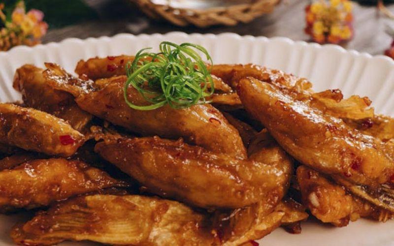 Hướng dẫn cách làm vây cá hồi chiên mắm me với hương vị đậm đà, chua ngọt dễ làm và nhanh chóng, giúp bạn thưởng thức món ăn thơm ngon ngay tại nhà.