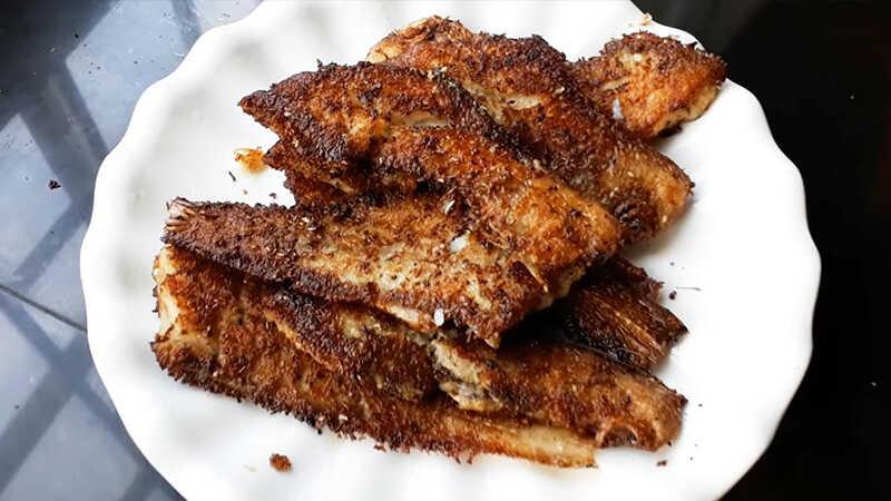Chia sẻ cách làm món cá bơn chiên sả với hương thơm lôi cuốn, khiến bữa cơm gia đình thêm phần hấp dẫn.