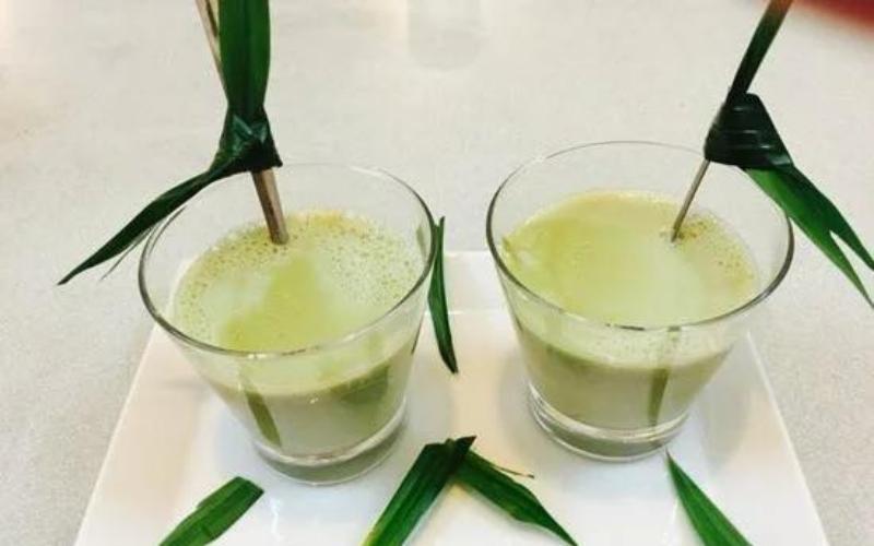 Hướng dẫn cách chế biến sữa đậu đen lá dứa, món thức uống bổ dưỡng cho trẻ nhỏ và phụ nữ mang thai.