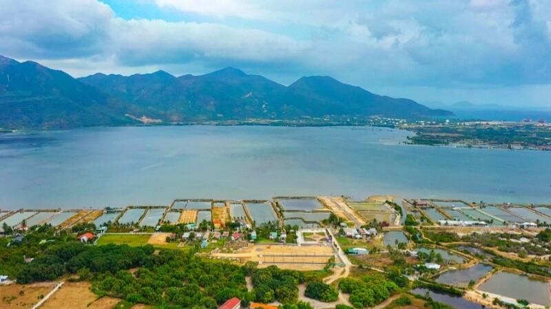 Khám phá 7 điểm đến tuyệt vời tại Cam Lâm, Khánh Hòa, nơi hội tụ vẻ đẹp thiên nhiên hoang sơ và những trải nghiệm độc đáo.