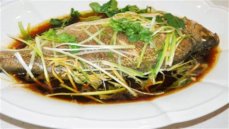 Hãy thử thay đổi khẩu vị gia đình với món cá chép hấp xì dầu, một hương vị mới lạ mà hấp dẫn.