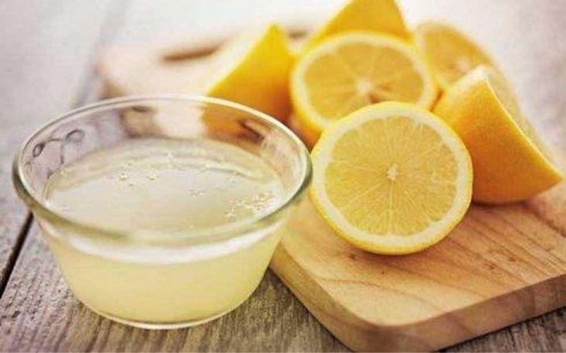 Cách giặt khăn trải bàn sạch tinh, không còn vết bẩn thức ăn