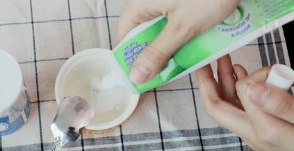 Cách trị mụn đầu đen ngay lập tức bằng kem đánh răng hiệu quả vượt trội