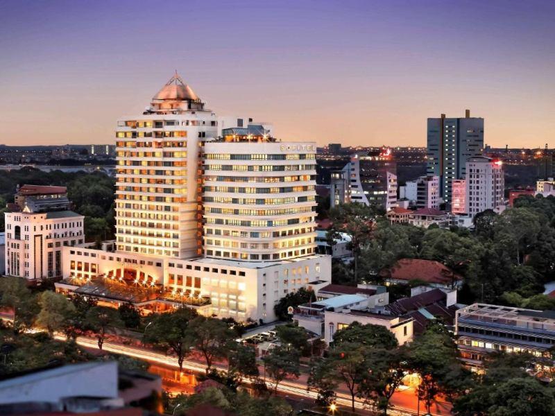 Top 11 khu nghỉ dưỡng sang trọng nhất tại Việt Nam, được bình chọn bởi cộng đồng du lịch, sẽ là lựa chọn lý tưởng cho những ai yêu thích sự xa hoa và tinh tế trong từng chi tiết. Những điểm đến này sẽ mang lại những trải nghiệm không thể nào quên, làm hài lòng ngay cả những du khách khó tính nhất.