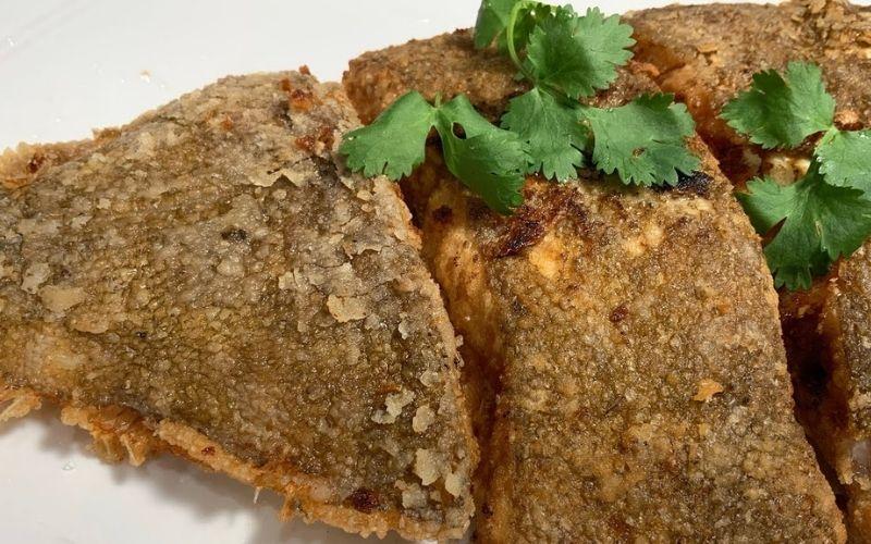 Hướng dẫn chi tiết cách làm món cá bơn chiên giòn thơm ngon, dễ làm, chắc chắn sẽ khiến cả gia đình bạn hài lòng.