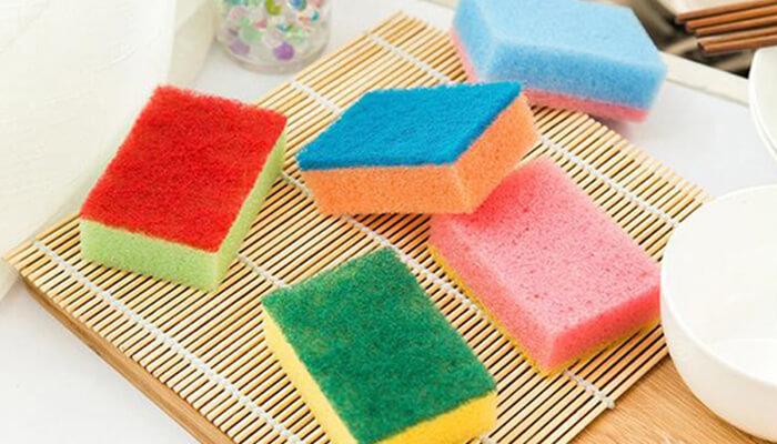 Nhiều bà nội trợ đang vô tình mắc phải một sai lầm nghiêm trọng khi sử dụng miếng rửa chén hàng ngày.