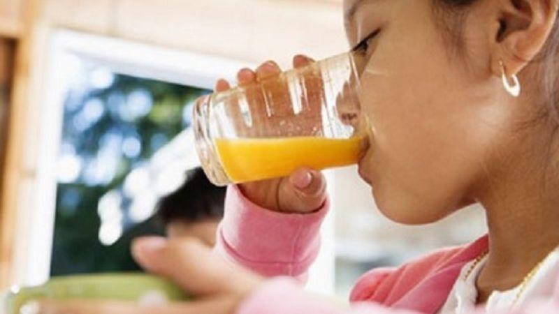 Có nên tùy tiện cho trẻ sử dụng nước bù điện giải Oresol?