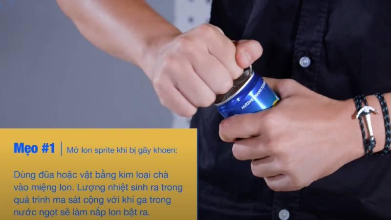 Cách mở lon nước ngọt, bia khi nắp khoen bị đứt đơn giản và hiệu quả