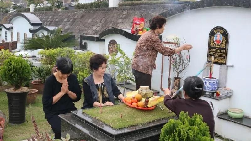 Liệu có nên ra mộ thắp hương vào dịp Rằm tháng 7?