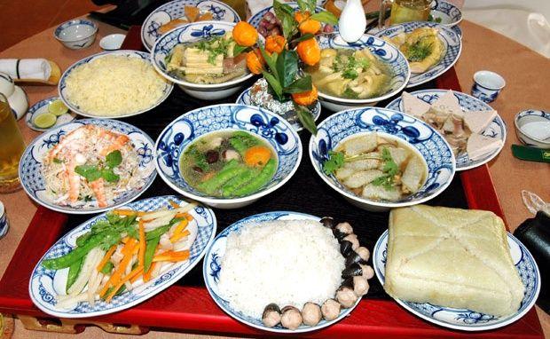 Khám phá 8 bài thuyết minh về bữa cơm tất niên chiều 30 Tết đặc sắc