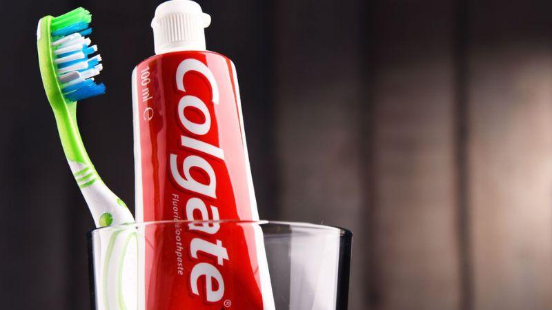 Chia tay nỗi lo về răng ố vàng với kem đánh răng Colgate Optic White O2 Oxy hoạt tính