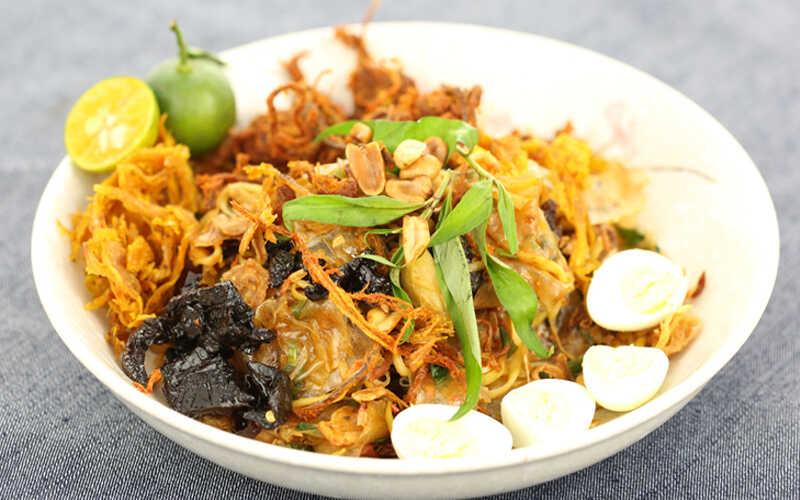 Ăn bánh tráng trộn có làm tăng cân không? Ai không nên ăn món này?