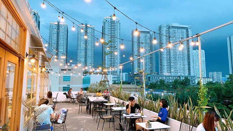 Top 10 quán cà phê rooftop ở Sài Gòn, là điểm đến lý tưởng để các bạn trẻ thỏa sức 'sống ảo' với không gian cực chất và view đẹp mê mẩn.