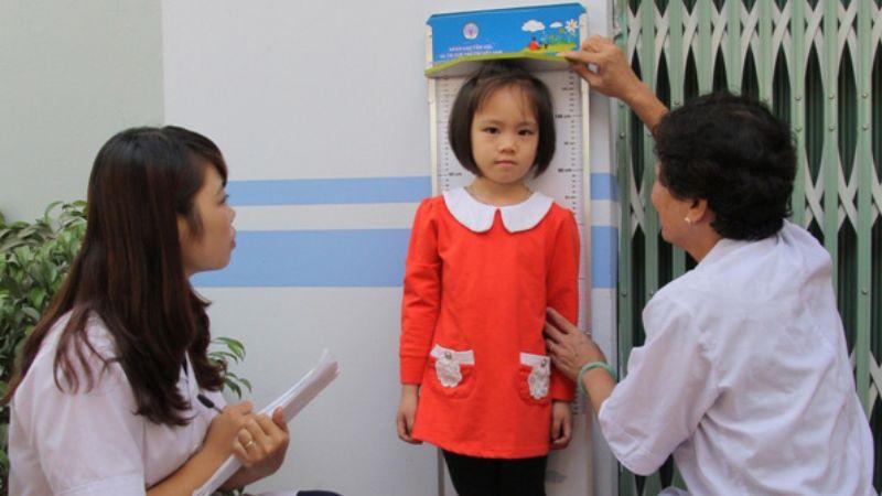 Con gái thường cao đến tuổi nào thì ngừng lại?