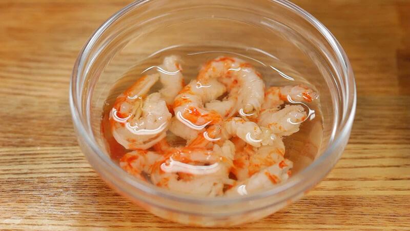 Hướng dẫn chế biến tôm khô sốt cà chua đơn giản, ngon miệng tại nhà