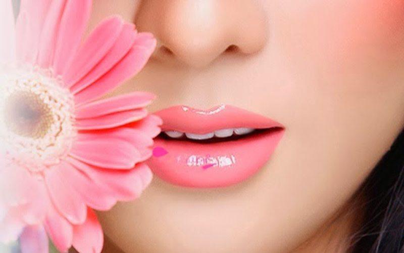 11 công thức làm son dưỡng từ mật ong cho đôi môi mềm mại, căng tràn sức sống