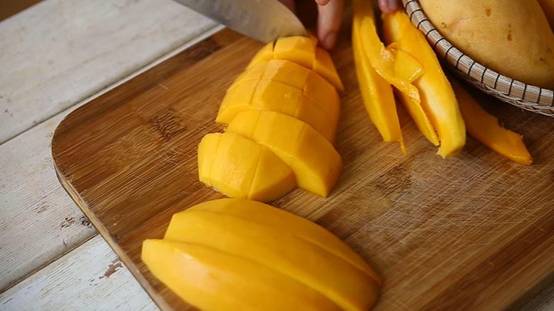 Công thức nấu chè xoài bột báng béo thơm hấp dẫn