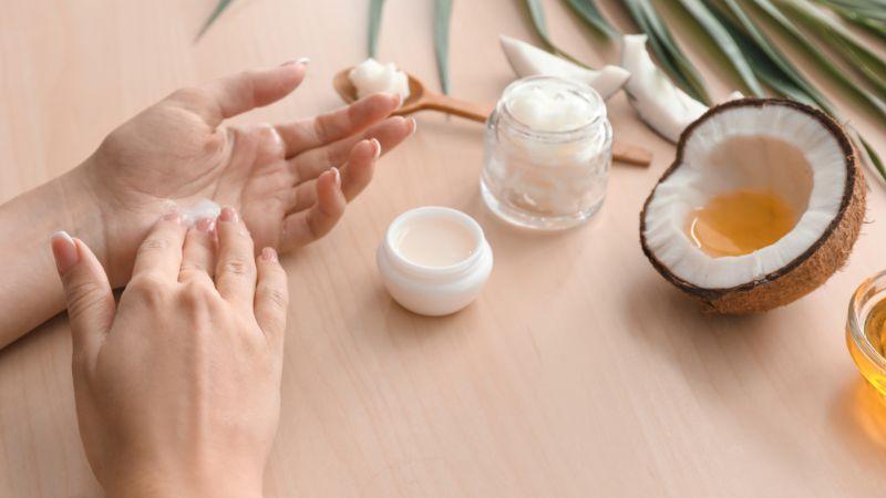 Sử dụng dầu dừa hàng ngày để chăm sóc da mặt có thực sự mang lại lợi ích?
