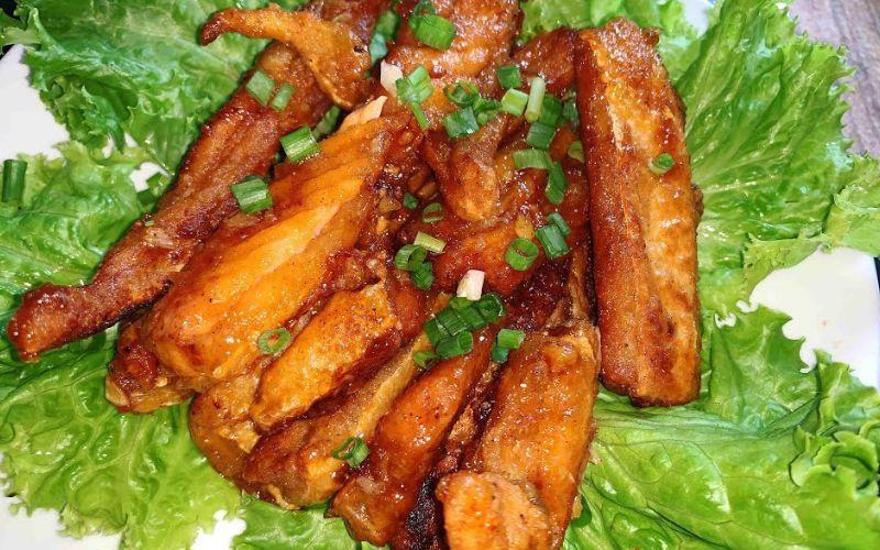 Cách chế biến lườn cá hồi chiên nước mắm thơm lừng, dễ làm, món ngon tặng vợ ngày 8/3