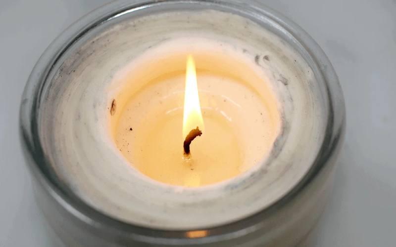 Nguyên nhân và cách khắc phục hiện tượng lõm bề mặt trên nến thơm