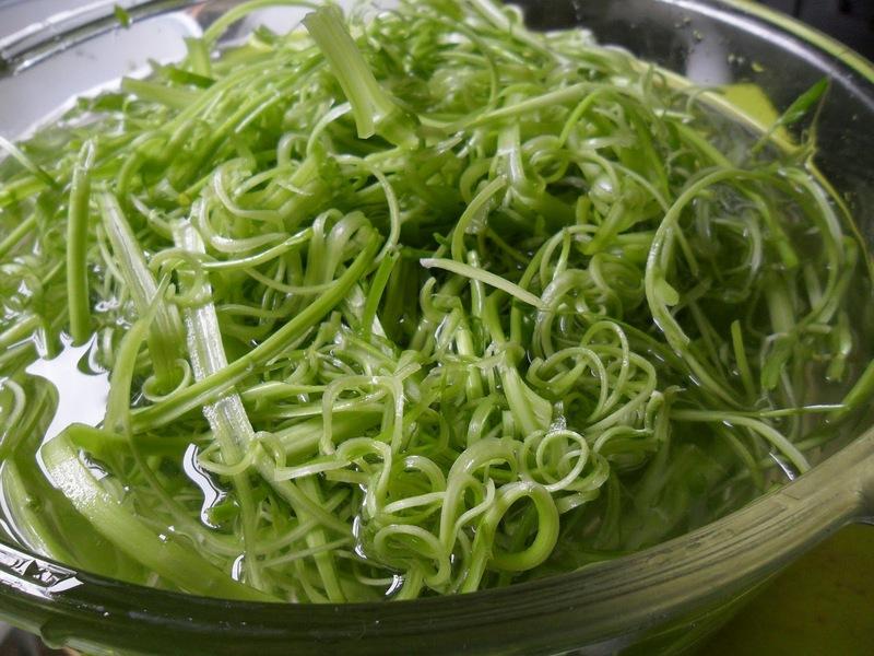 Lẩu gà lá giang ăn kèm với những loại rau này sẽ làm bùng nổ vị ngon khó cưỡng.