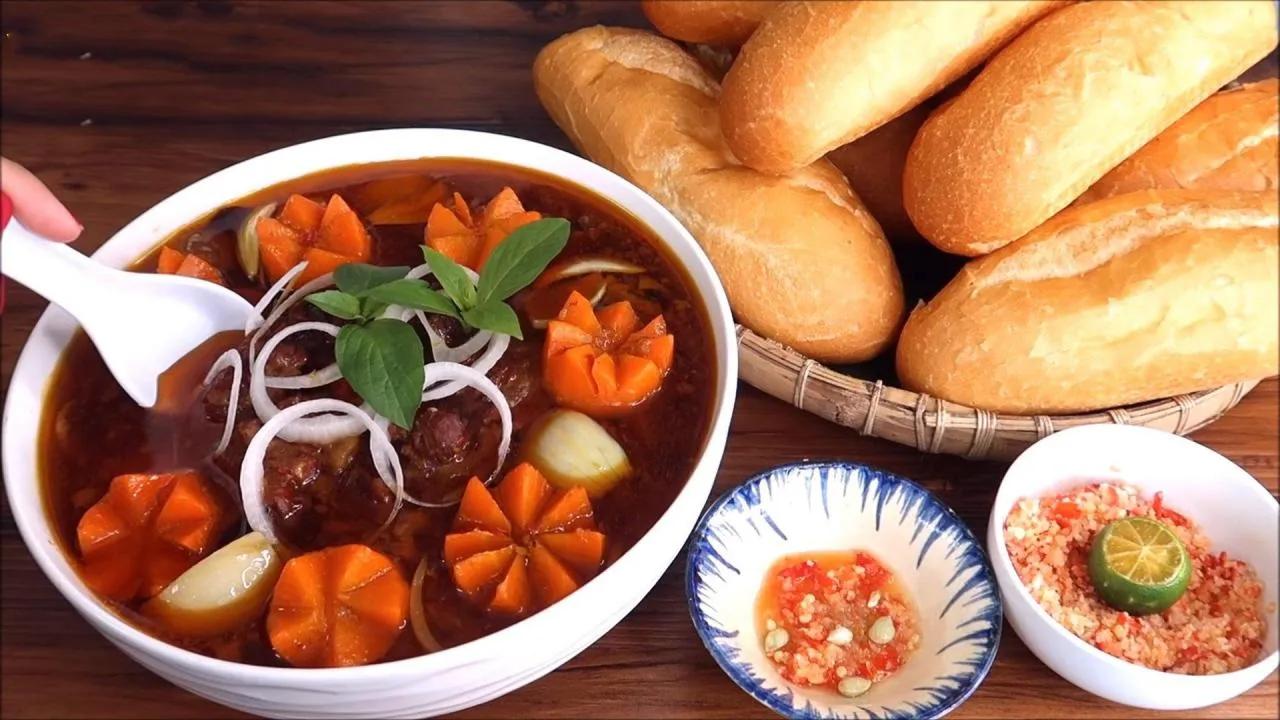 Khám phá 10 công thức nấu bò kho tuyệt vời, đậm đà và chuẩn vị ngay tại nhà, dễ làm mà vẫn giữ nguyên hương vị truyền thống.