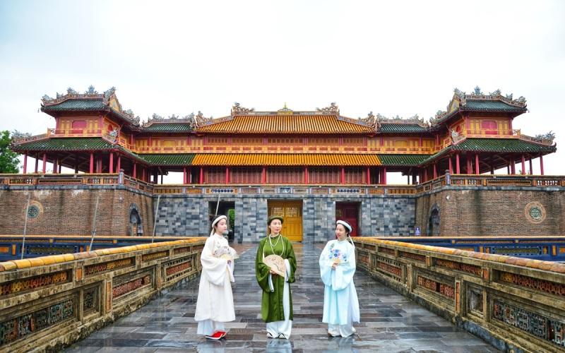 Đặc sản Huế: Top 15 món ngon nên thử và làm quà ý nghĩa