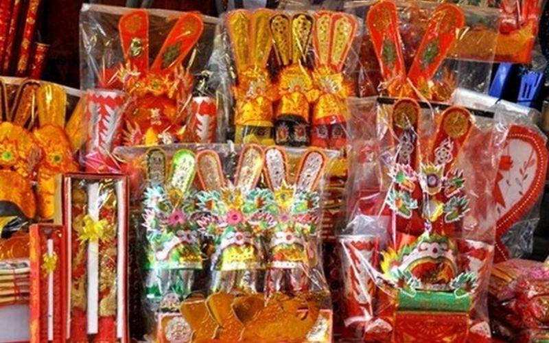 Bộ vàng mã dâng lên ông Công ông Táo bao gồm những vật phẩm gì?