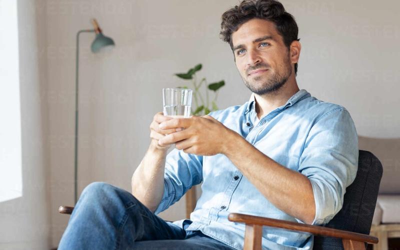 Làm thế nào để uống nước đúng cách và tối ưu hóa lợi ích cho sức khỏe mỗi ngày?