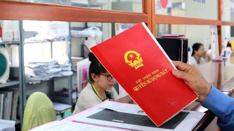 Sổ đỏ có thể ghi tên bao nhiêu người tối đa? Thủ tục để hai người cùng sở hữu sổ đỏ như thế nào?