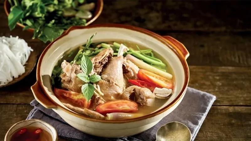 Mời cả gia đình thưởng thức món lẩu gà cơm mẻ, sự hòa quyện tuyệt vời giữa hương vị mới lạ và quen thuộc, thơm ngon và đầy hấp dẫn.