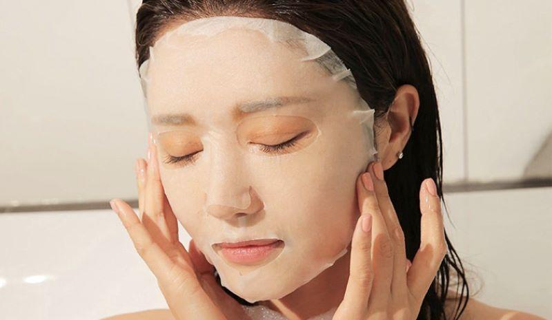 Khi kết hợp mặt nạ giấy với một món đồ đặc biệt, bạn sẽ đạt được hiệu quả chăm sóc da tuyệt vời nhất.