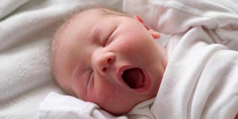 Trẻ sơ sinh cần bú mẹ bao nhiêu để đủ dinh dưỡng?