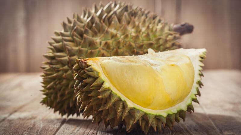 Khám phá ngay công thức làm sinh tố sầu riêng kết hợp xoài tươi mát cho ngày hè rực rỡ.