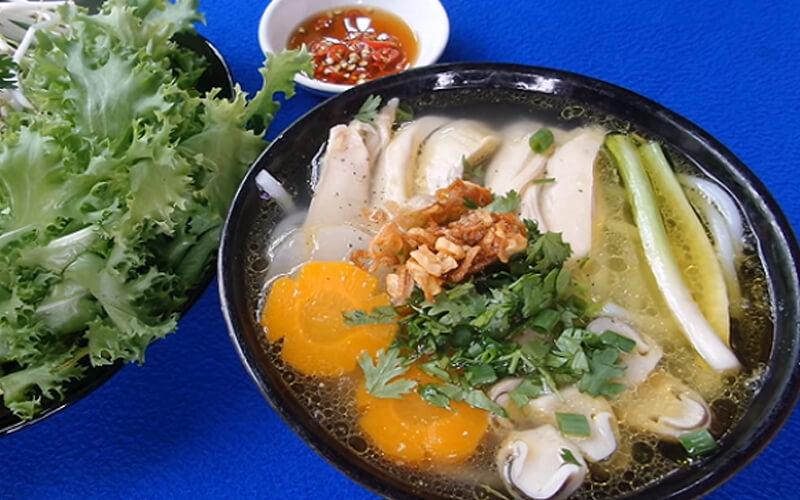 Cách nấu bánh canh gà đậm đà, thịt mềm ngọt, da giòn tan khiến cả nhà mê mẩn