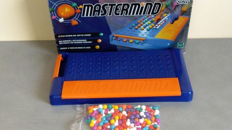 Hướng dẫn chi tiết cách chơi board game Mastermind dành cho 2 người.