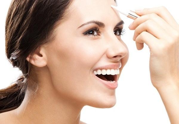 14 món đồ trang điểm không thể thiếu để một cô gái luôn tự tin