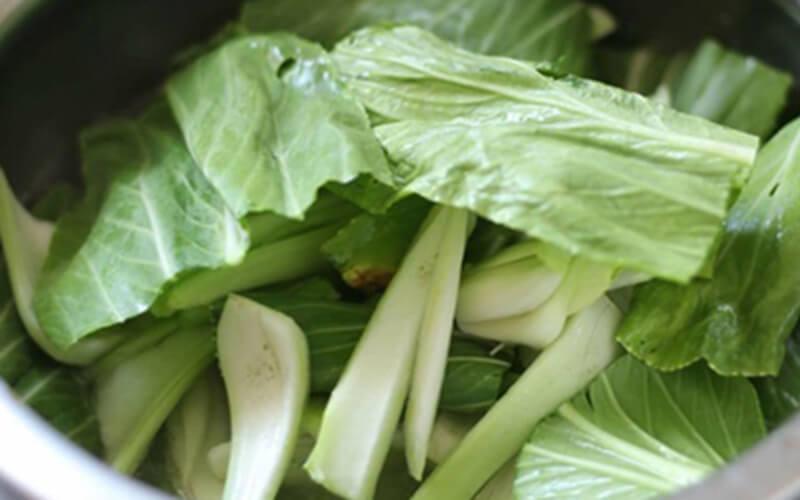 Hướng dẫn chế biến canh cải thìa nấu tôm mát lành cho những ngày hè oi ả