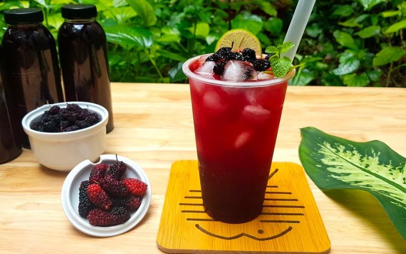Công thức trà dâu tằm ngọt nhẹ, mang đến cảm giác mát lành, lý tưởng cho những ngày hè oi ả