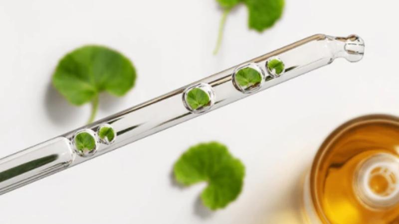 7 loại serum rau má trị mụn, dưỡng trắng da hiệu quả bạn nên thử