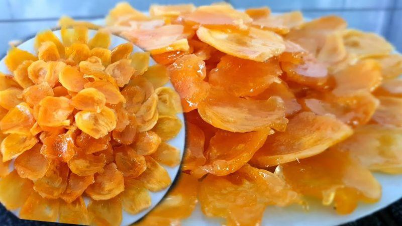 Mứt mít dẻo dai cho ngày Tết, một món ăn đặc biệt không thể thiếu trong mâm cỗ ngày xuân, đem lại hương vị ngọt ngào, dễ thưởng thức, kết hợp với không khí ấm cúng của Tết.