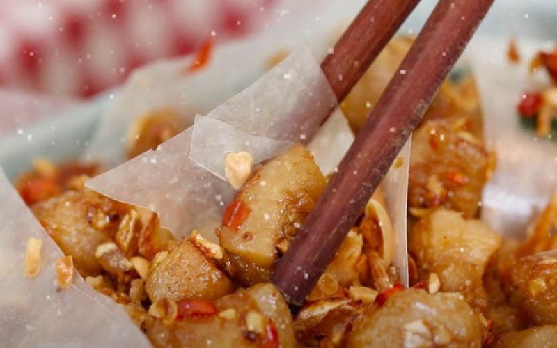Tự tay làm bánh tráng trộn tóp mỡ béo giòn hấp dẫn – món ngon 'giải cứu cơn đói' cho hội mê bánh tráng