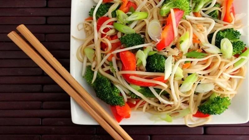 Cách làm mì xào rau củ thơm ngon, dễ thực hiện cho bữa sáng bổ dưỡng