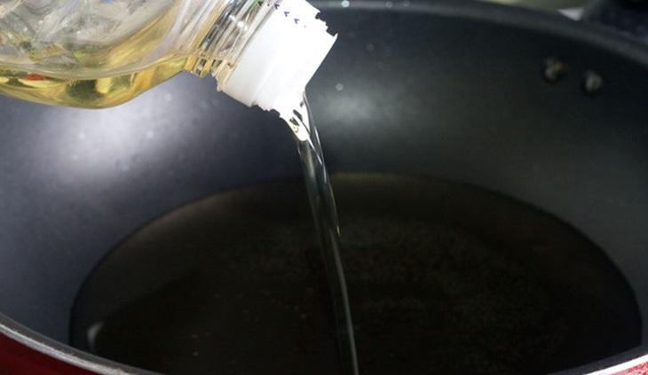 Mẹo chiên bánh phồng tôm giòn rụm, không bị cháy hay xém