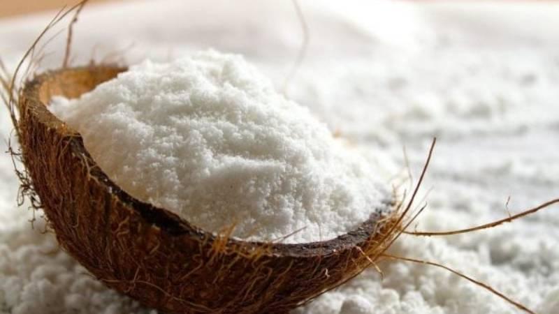 Nên dùng bột nước cốt dừa hay nước cốt dừa đóng lon?