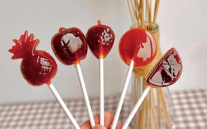 4 cách làm kẹo mút từ đường ngon tuyệt cho bé tại nhà – đơn giản, an toàn và cực kỳ bắt mắt