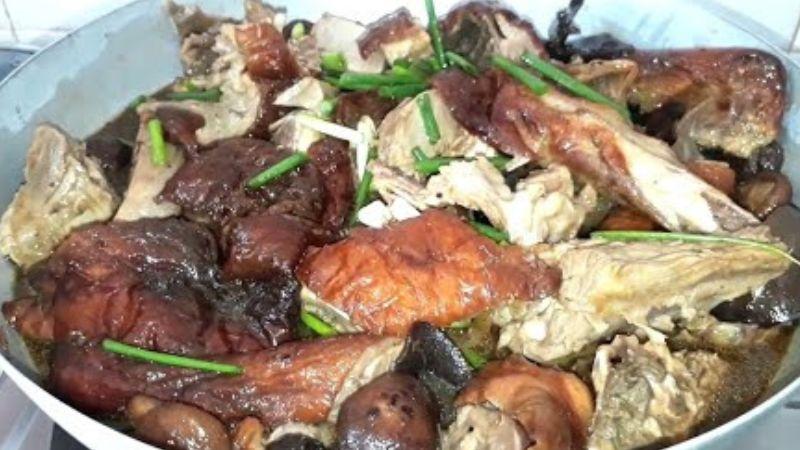Hướng dẫn cách làm vịt quay xào nấm đông cô, món ăn độc đáo dễ dàng chinh phục những thực khách khó tính nhất.