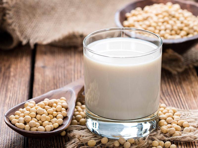 Đàn ông uống sữa đậu nành có thật sự gây vô sinh?