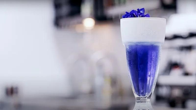 Bí quyết pha macchiato hoa đậu biếc béo ngậy, mát lành đầy mê hoặc
